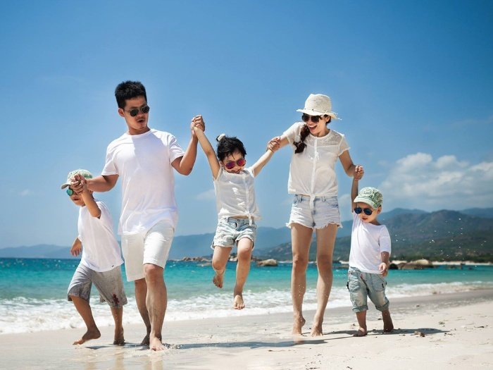 Mơ thấy cả gia đình đi du lịch ở biển