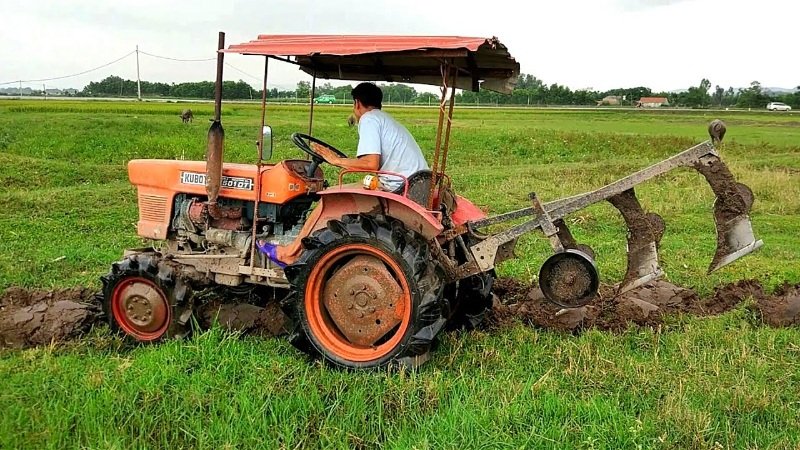 Chiêm bao thấy máy cày không thể nổ máy đánh ngay cặp số 12 - 72